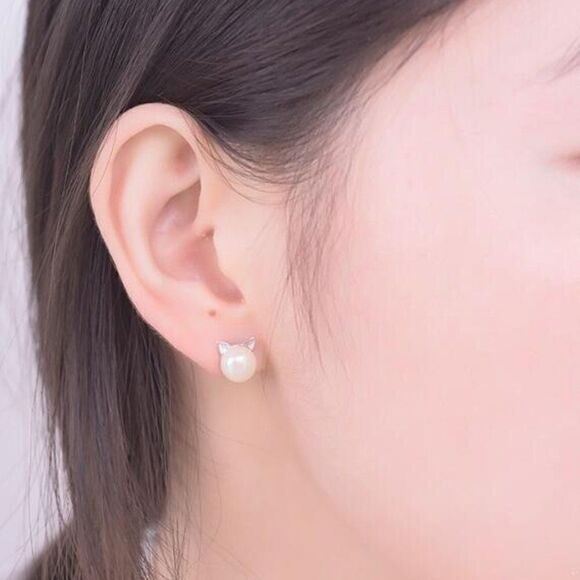 Silver Pearl Cat Earrings 😻 - Picture 4 of 6